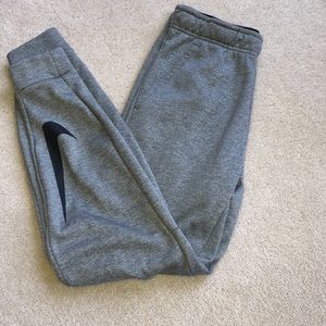 Nike Men’s Small tapered joggers